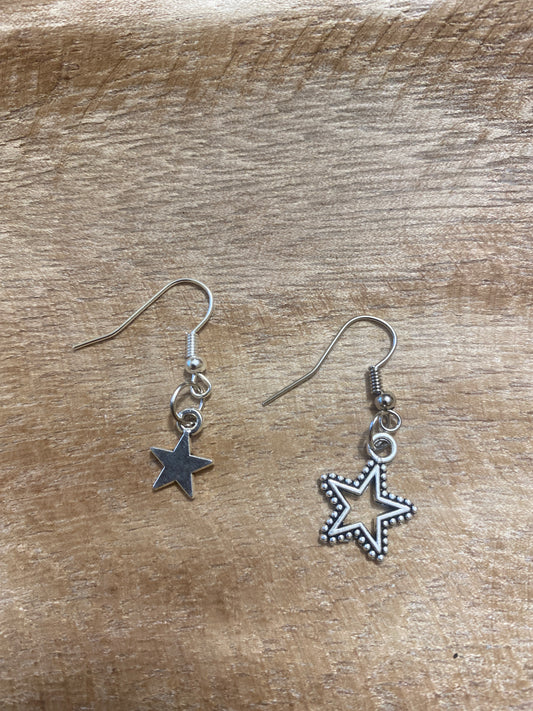 Boucles d’oreilles asymétriques étoile